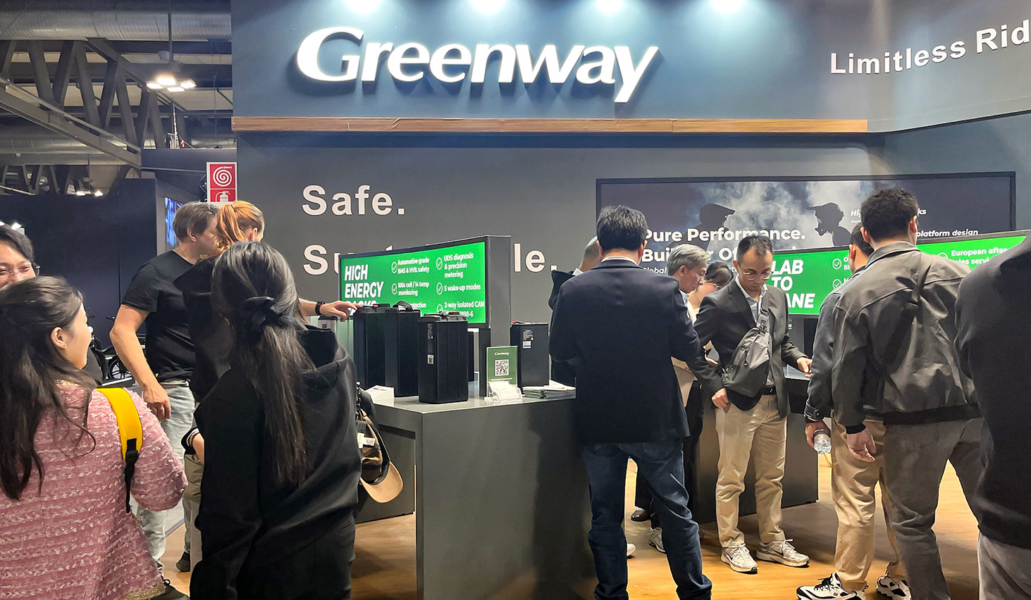 博力威米兰摩展亮剑，电摩电池技术引领骑行变革